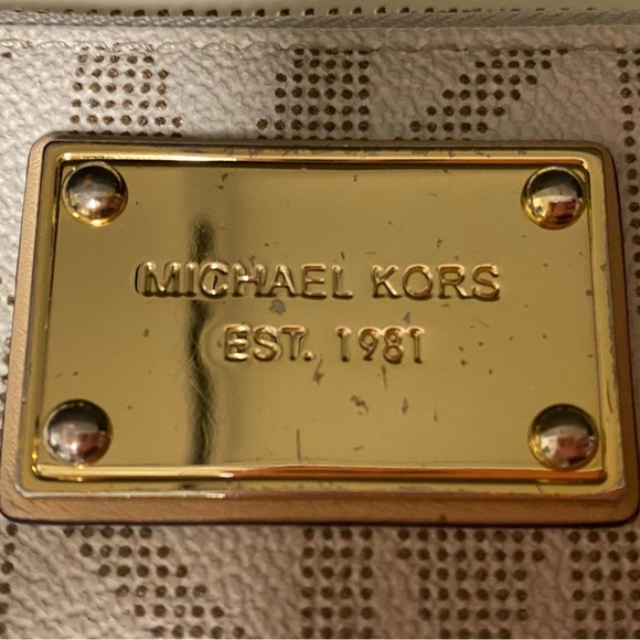 Small Michael Kors Wallet - Picture 3 of 4